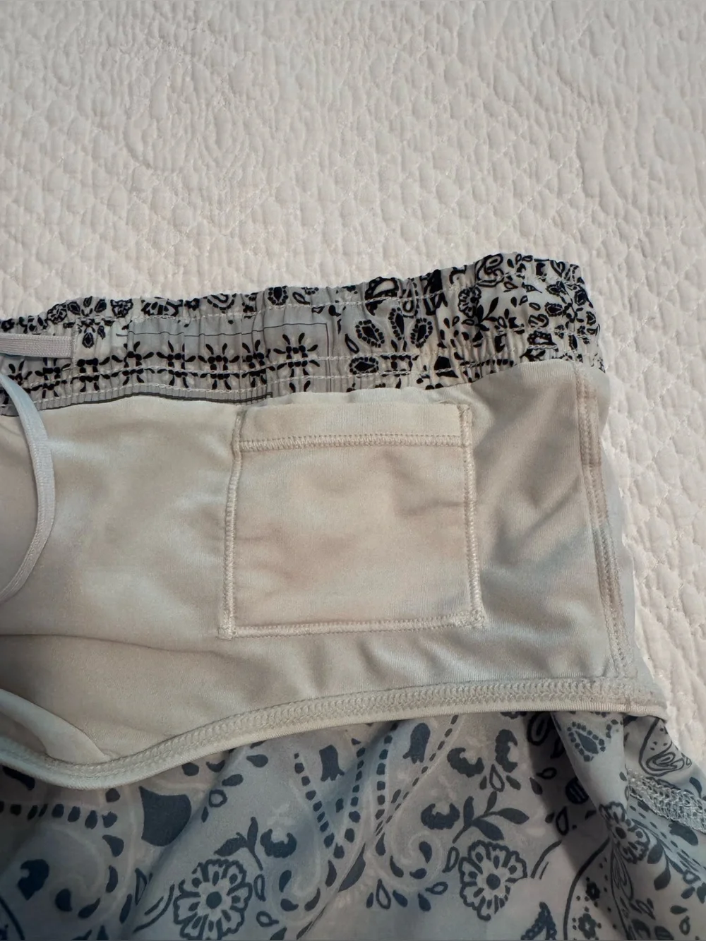 Alo Yoga Stride is the best Shorts in Black and White Print     Size XL